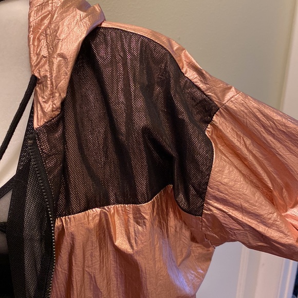 Metallic Foil Cropped Windbreaker - Picture 6 of 9
